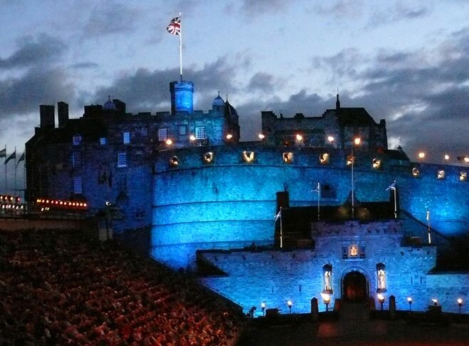 Эдинбургский замок ночью