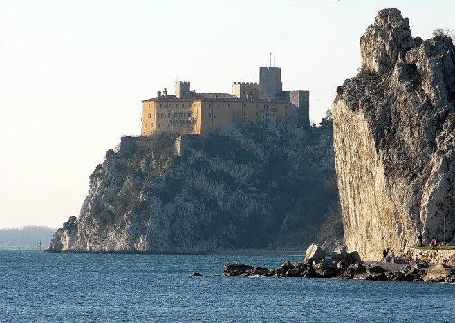 Замок в Дуино