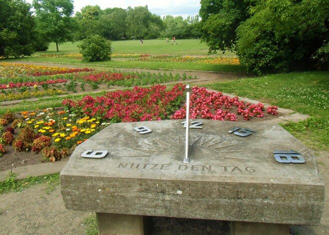 Солнечные часы в Трептов-парке