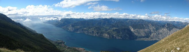 Панорама озера Гарда - фото Assaf Yekuel, commons.wikimedia.org